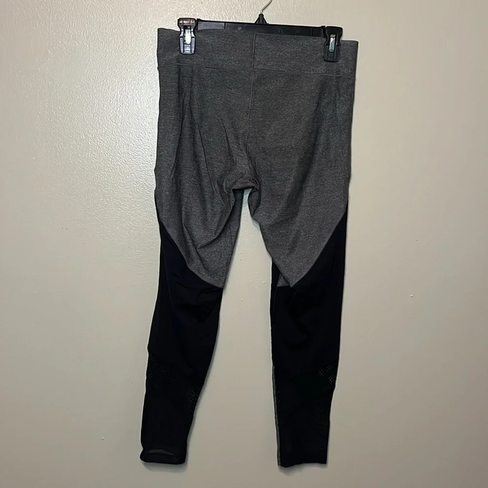 PINK Victoria’s Secret Ultimate Leggings Gray/Black Womens Size Small